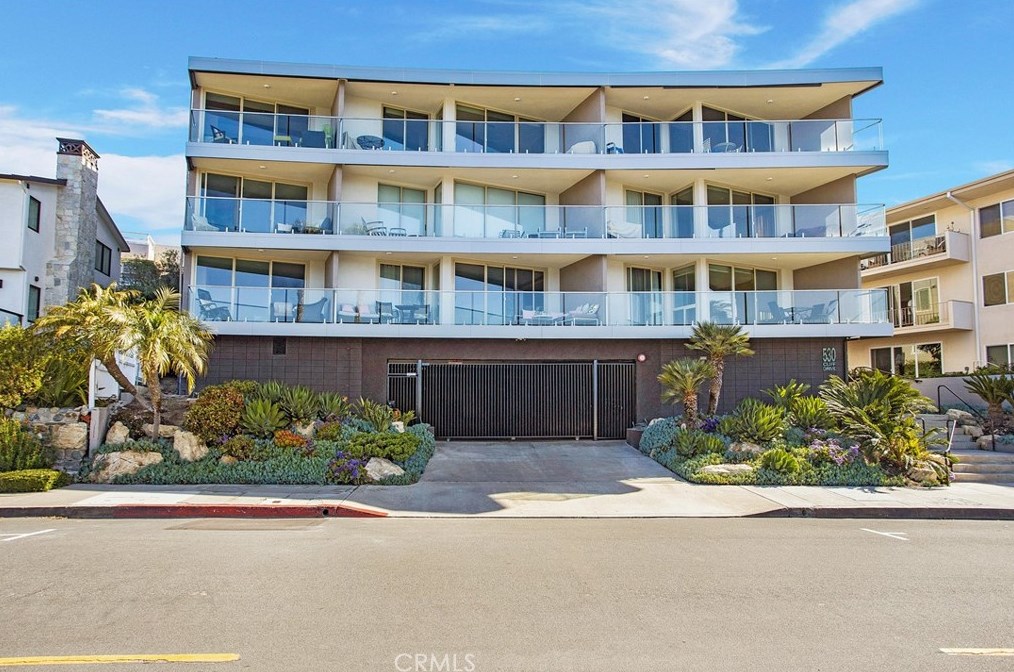 530 Cliff Dr, Laguna Beach CA  92651-1462 exterior