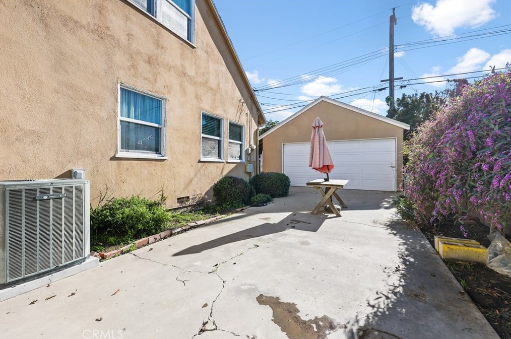 6112 Apache Rd, Westminster CA  92683-1918 exterior