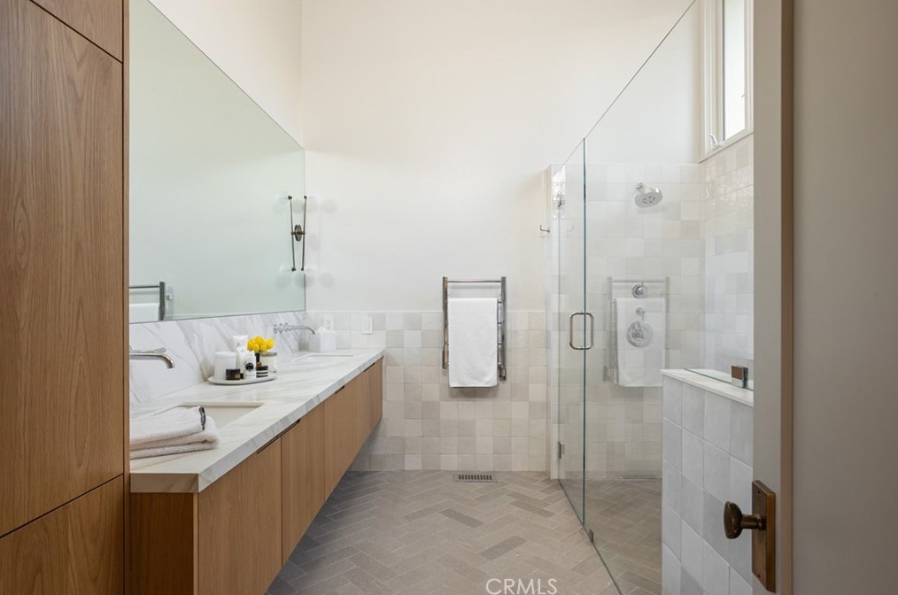 747 Bayview Pl, Laguna Beach CA  92651-2601 exterior