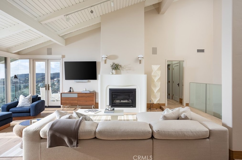 747 Bayview Pl, Laguna Beach CA  92651-2601 exterior