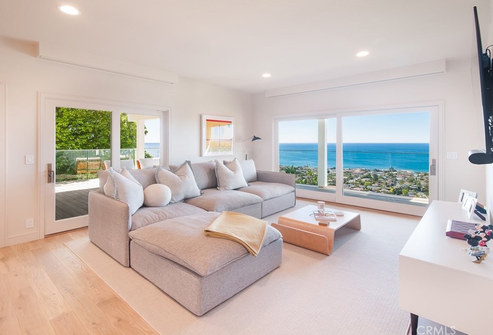747 Bayview Pl, Laguna Beach CA  92651-2601 exterior
