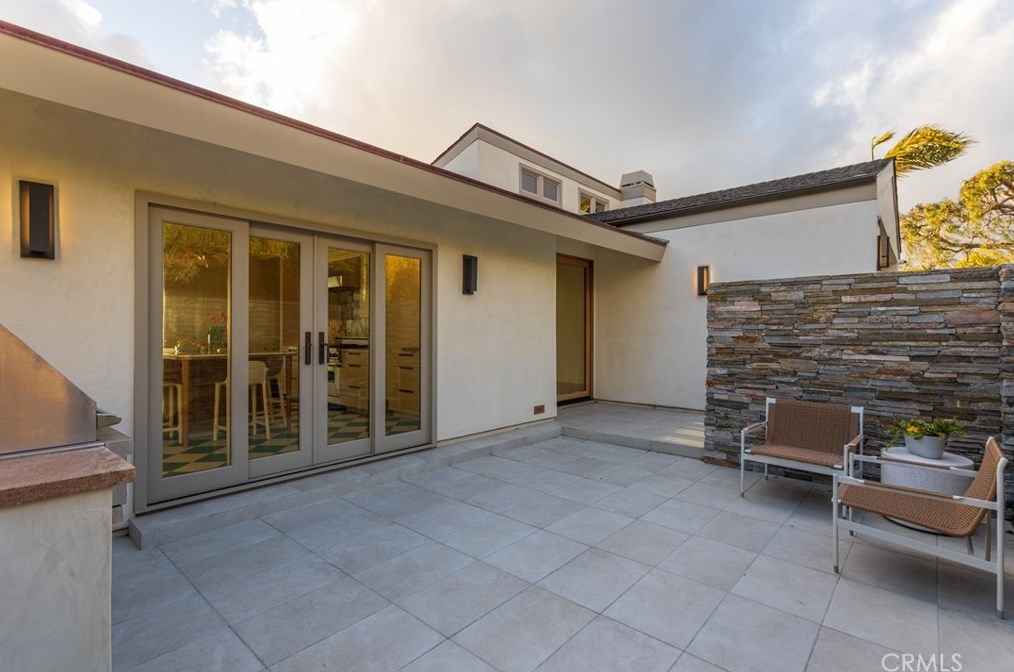 747 Bayview Pl, Laguna Beach CA  92651-2601 exterior