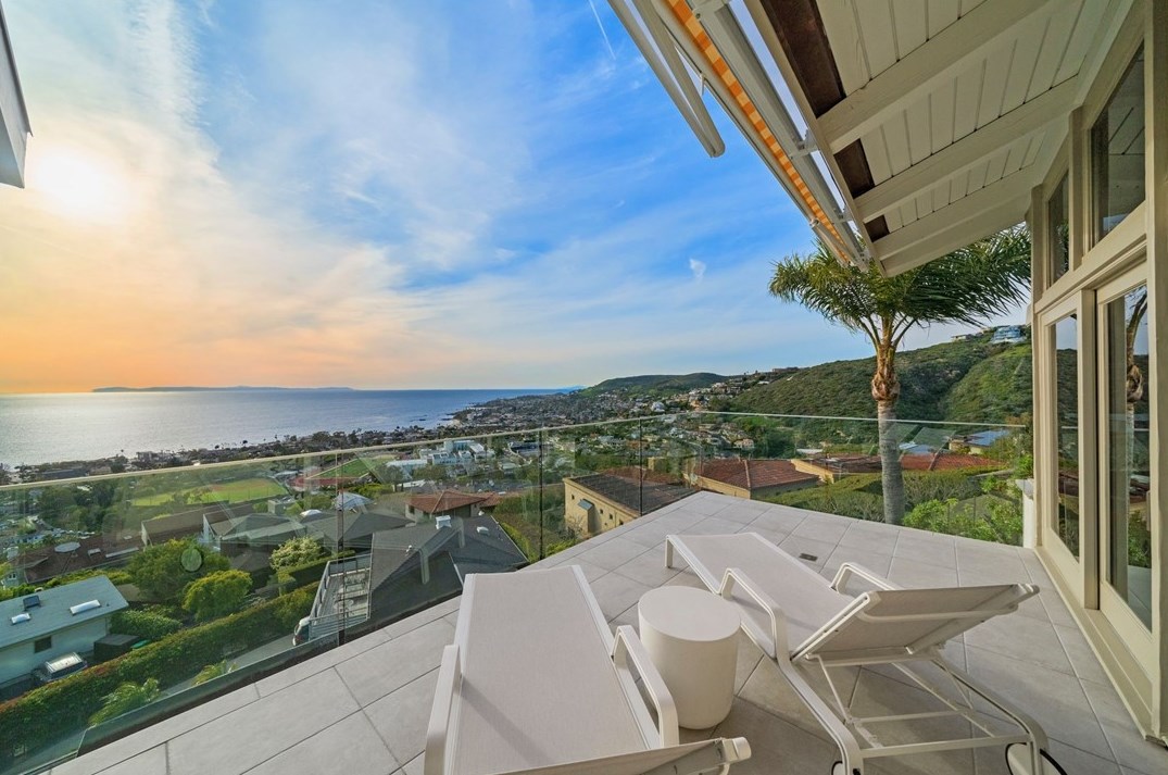 747 Bayview Pl, Laguna Beach CA  92651-2601 exterior