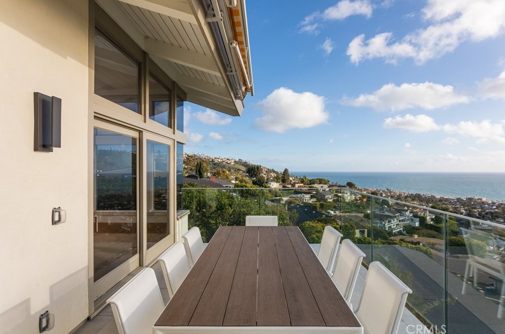 747 Bayview Pl, Laguna Beach CA  92651-2601 exterior