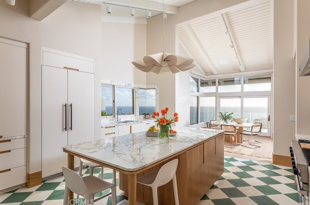 747 Bayview Pl, Laguna Beach CA  92651-2601 exterior