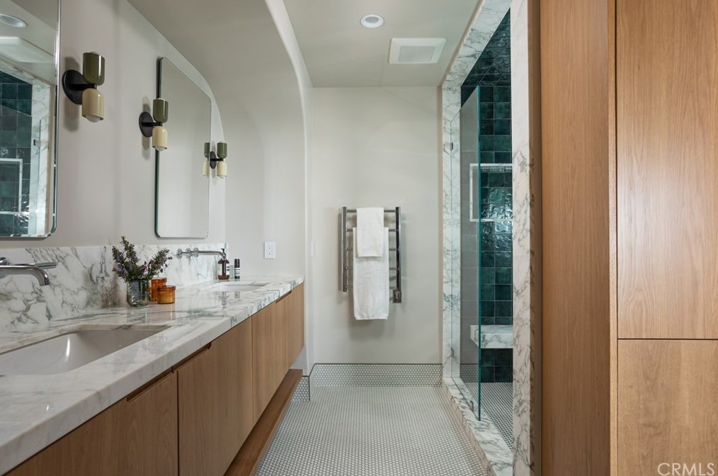 747 Bayview Pl, Laguna Beach CA  92651-2601 exterior