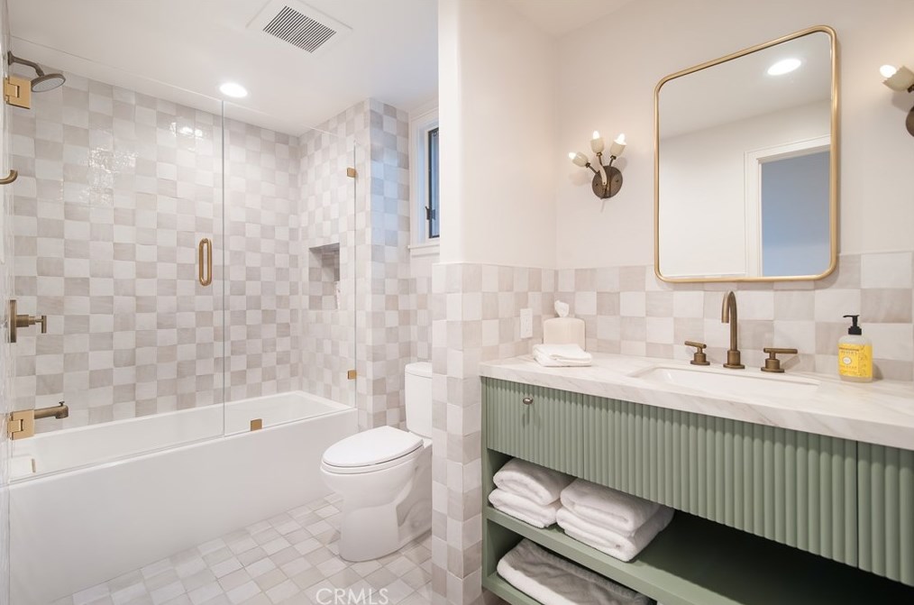 747 Bayview Pl, Laguna Beach CA  92651-2601 exterior