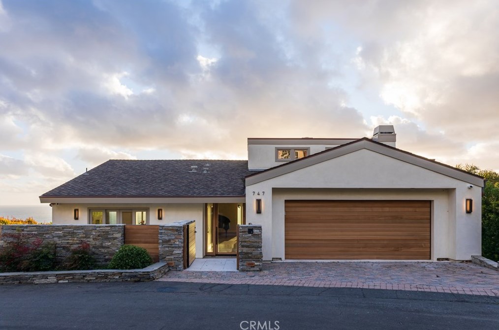 747 Bayview Pl, Laguna Beach CA  92651-2601 exterior