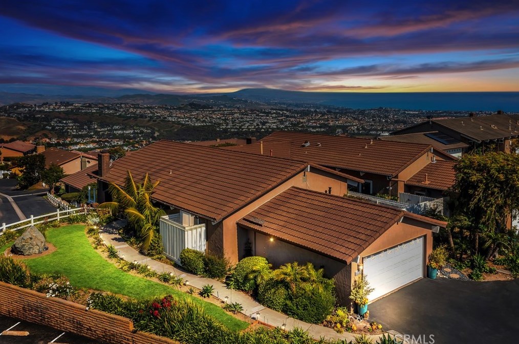 31152 Flying Cloud Dr, Laguna Beach CA  92677-2715 exterior