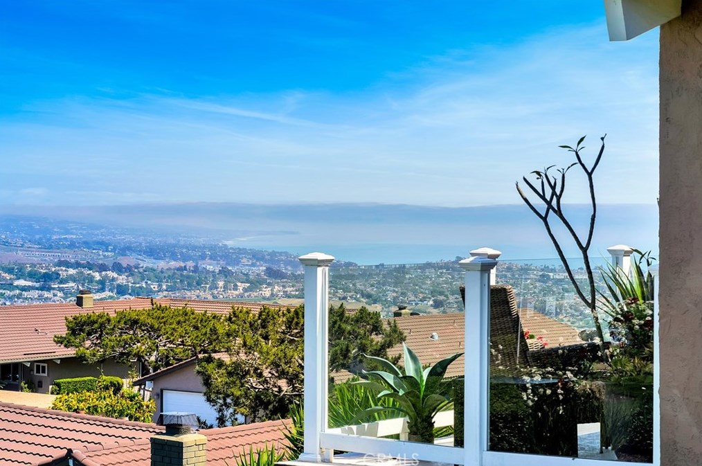 31152 Flying Cloud Dr, Laguna Beach CA  92677-2715 exterior