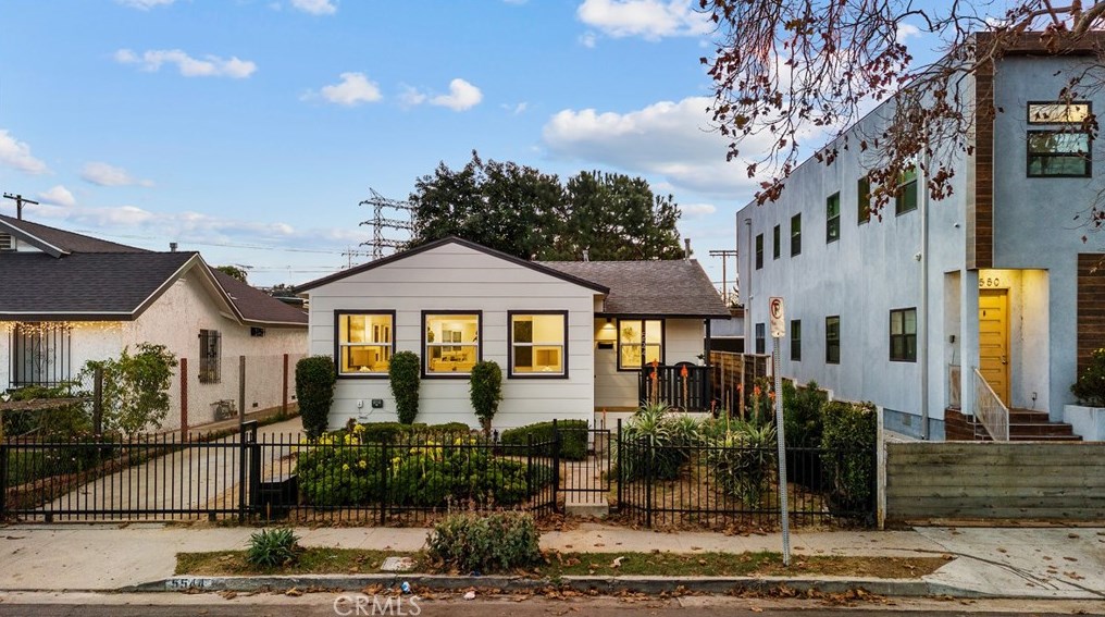 5544 Blackwelder St, Los Angeles CA  90016-3210 exterior