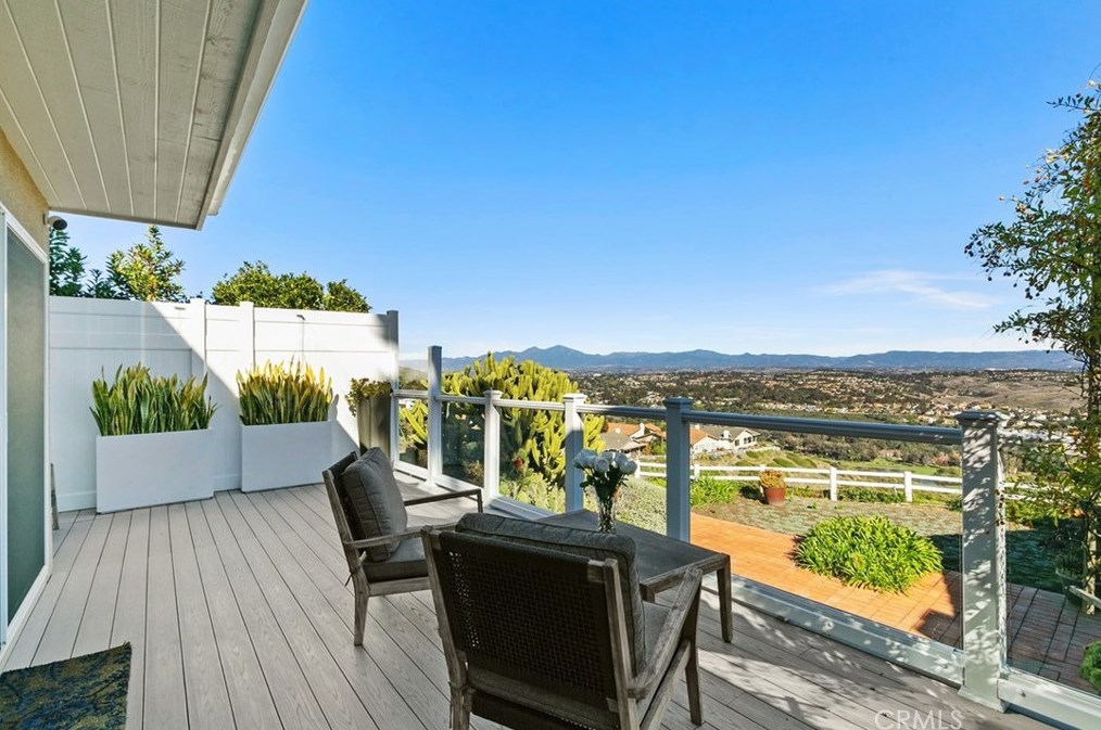 31534 Flying Cloud Dr, Laguna Beach CA  92677-2711 exterior
