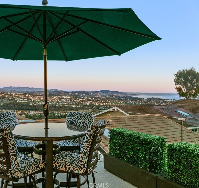 31534 Flying Cloud Dr, Laguna Beach CA  92677-2711 exterior