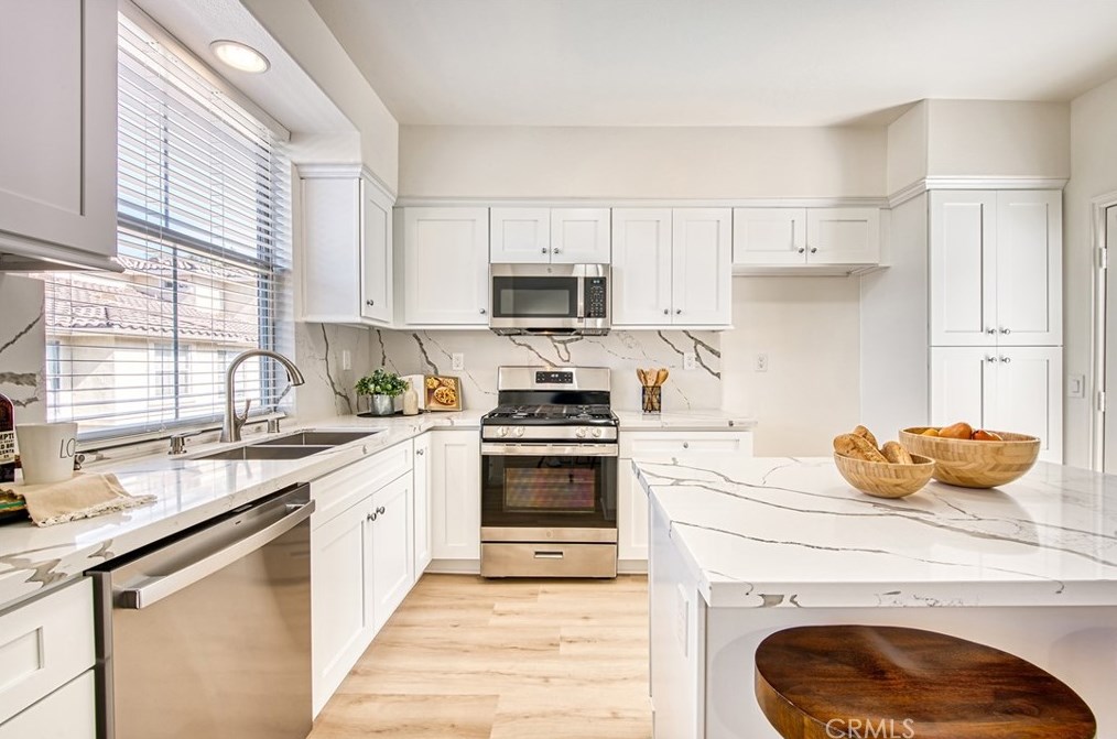 1412 Elmhurst, Irvine CA  92618-4024 exterior