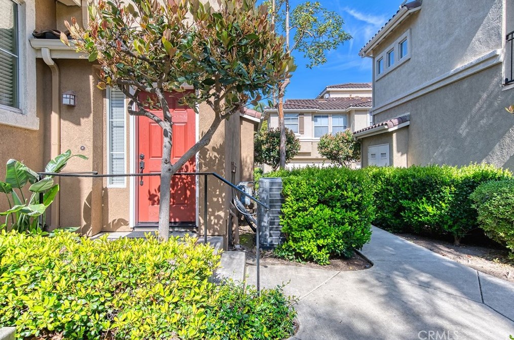 1412 Elmhurst, Irvine CA  92618-4024 exterior