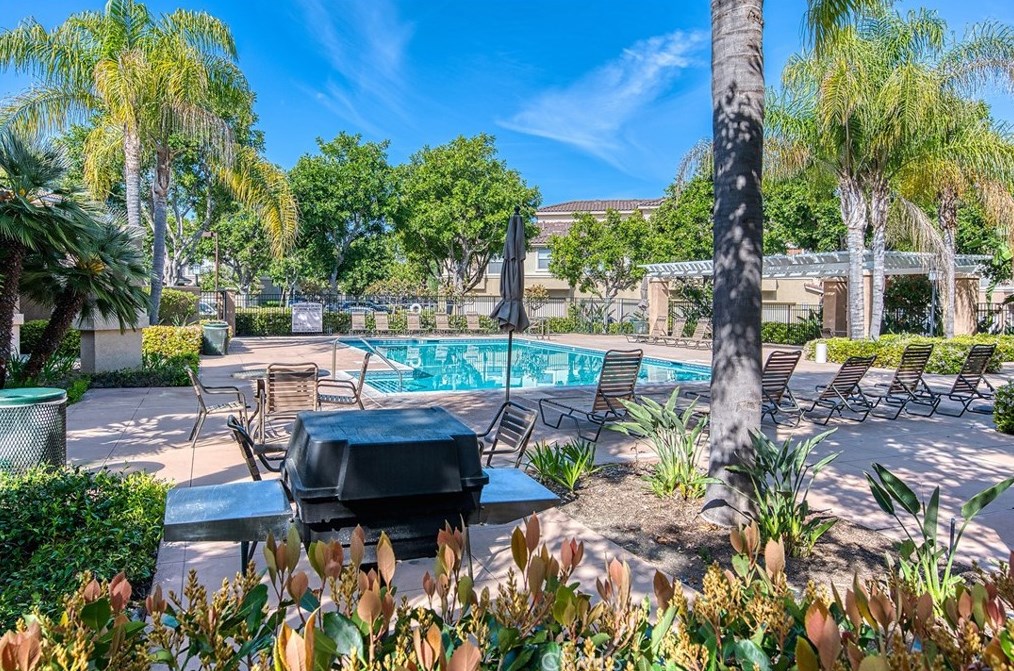 1412 Elmhurst, Irvine CA  92618-4024 exterior