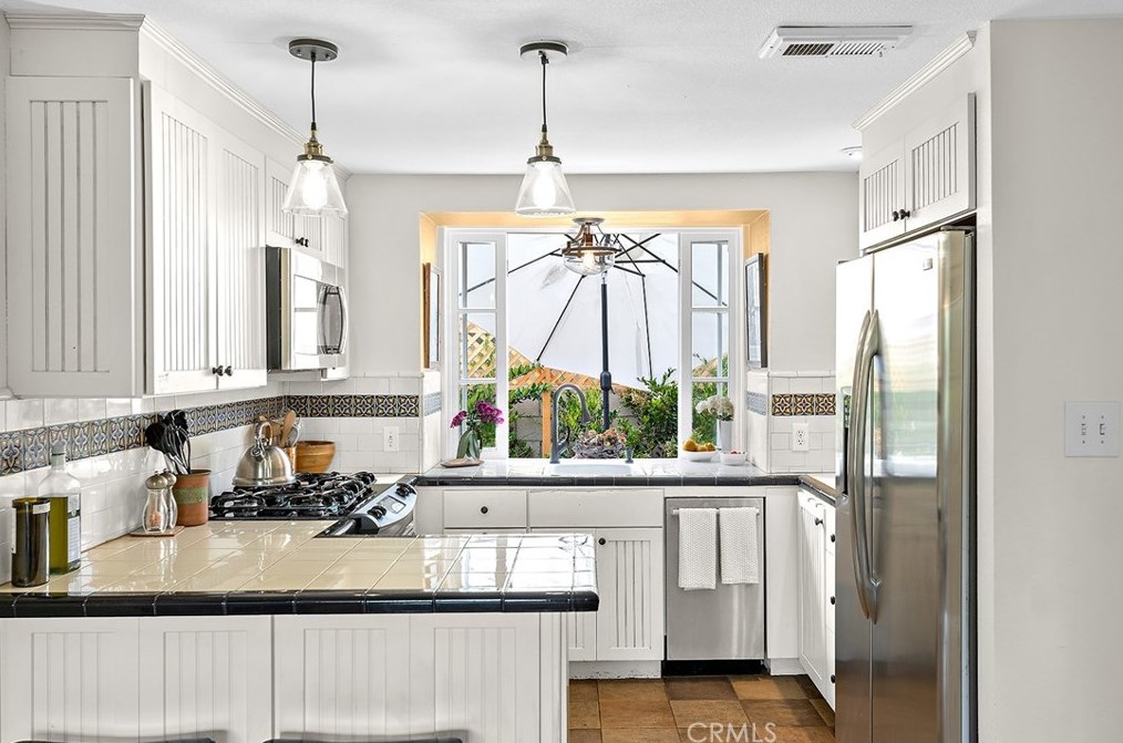 626 Anita St, Laguna Beach CA  92651-2906 exterior