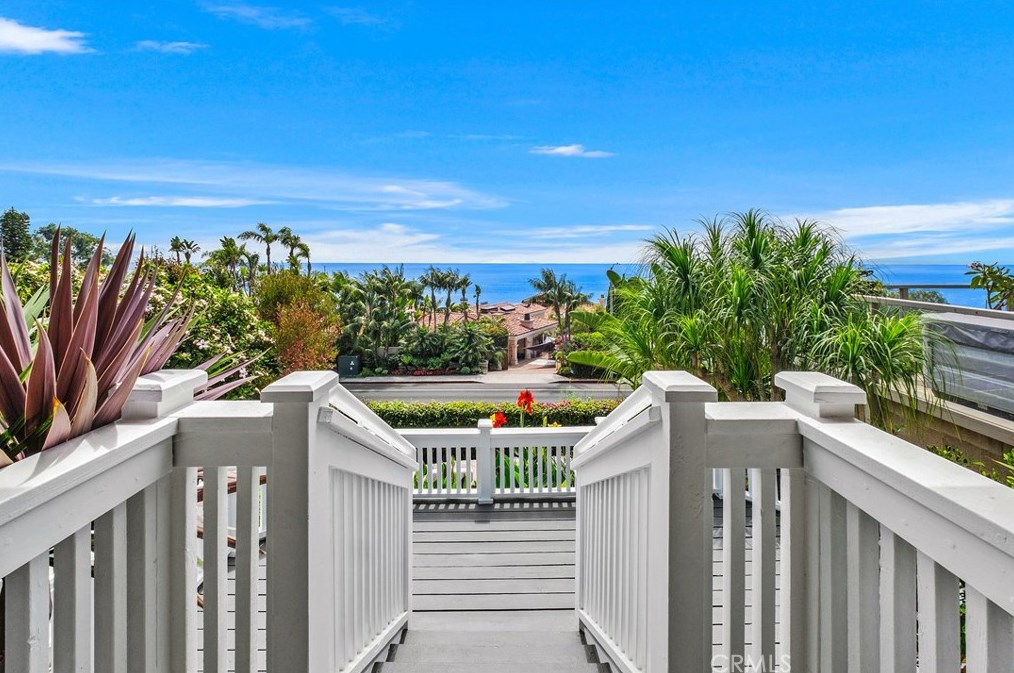 32146 Coast Hwy, Laguna Beach CA  92651-6870 exterior