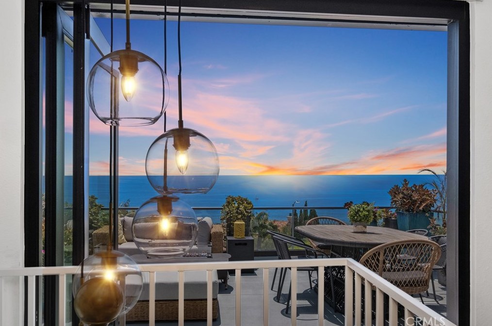 32146 Coast Hwy, Laguna Beach CA  92651-6870 exterior
