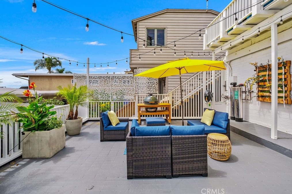 32146 Coast Hwy, Laguna Beach CA  92651-6870 exterior