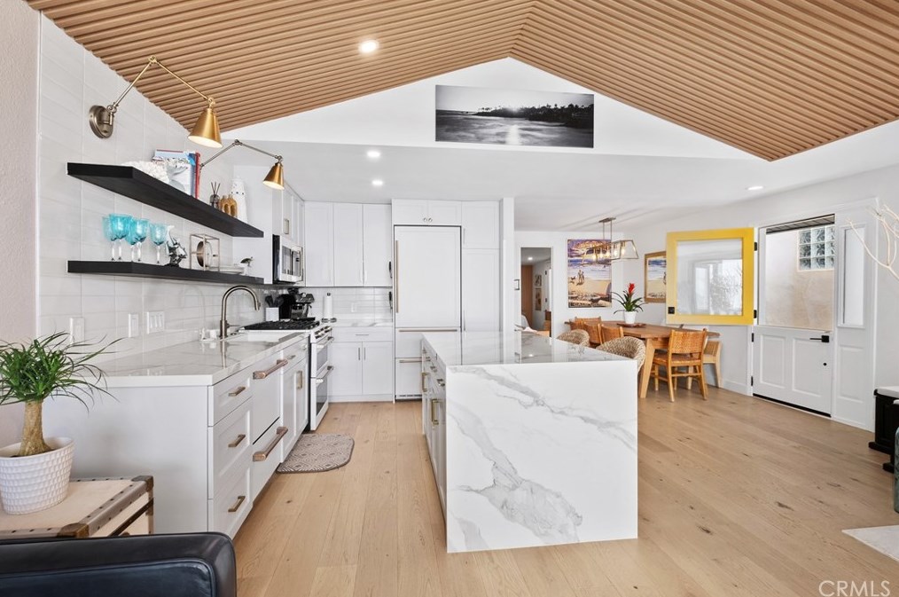 32146 Coast Hwy, Laguna Beach CA  92651-6870 exterior