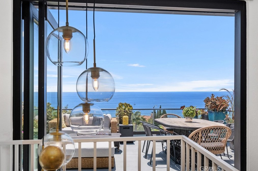 32146 Coast Hwy, Laguna Beach CA  92651-6870 exterior