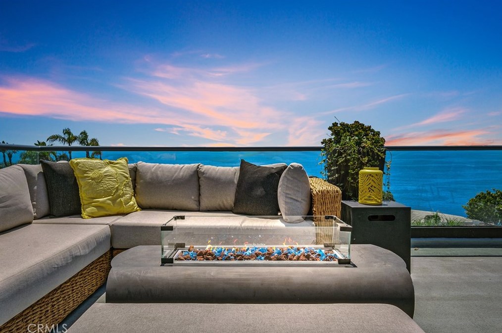 32146 Coast Hwy, Laguna Beach CA  92651-6870 exterior