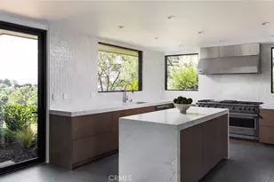 9015 Alto Cedro Dr, Beverly Hills, CA 90210 - Photo 25