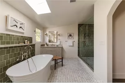 2201 N Hobart Boulevard, Los Angeles, CA 90027 - Photo 11