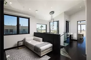 218 E Oceanfront, Newport Beach, CA 92661 - Photo 25