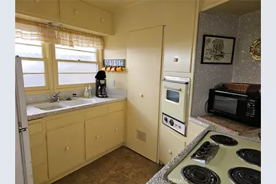 526 Park Avenue #D, Newport Beach, CA 92662 - Photo 9