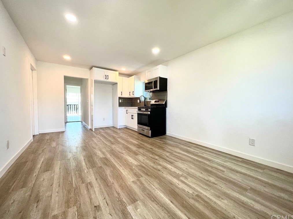 9009 Elm St, Los Angeles CA  90002-1806 exterior