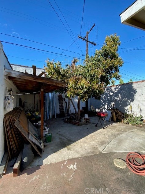 813 104th St, Los Angeles CA 90002-3530 exterior