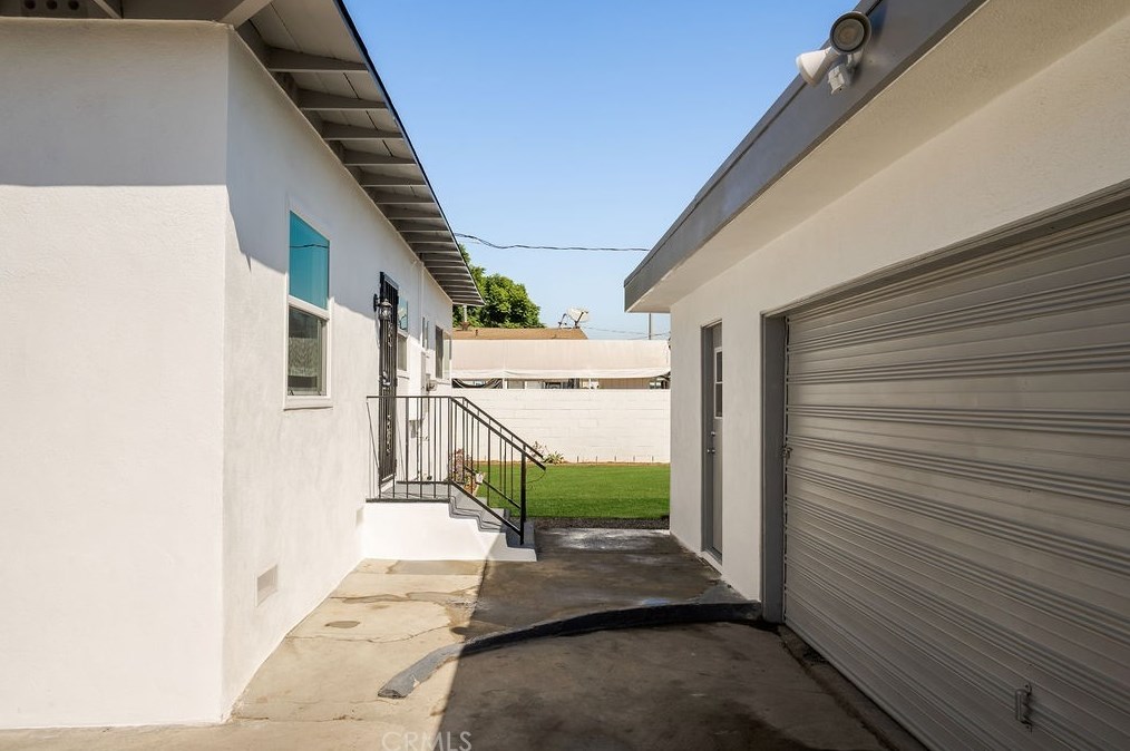 10206 Stanford Ave, Los Angeles CA  90002-3229 exterior