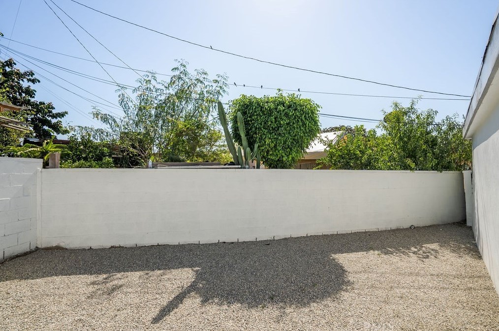 10206 Stanford Ave, Los Angeles CA  90002-3229 exterior