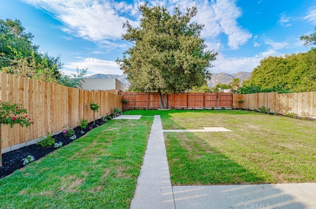137 Altadena Dr, Altadena CA  91001-5104 exterior