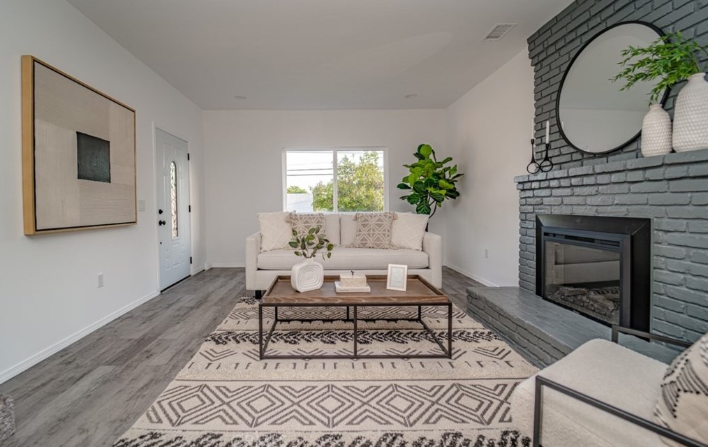 137 Altadena Dr, Altadena CA  91001-5104 exterior