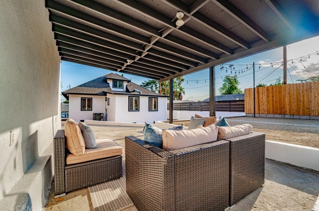 137 Altadena Dr, Altadena CA  91001-5104 exterior