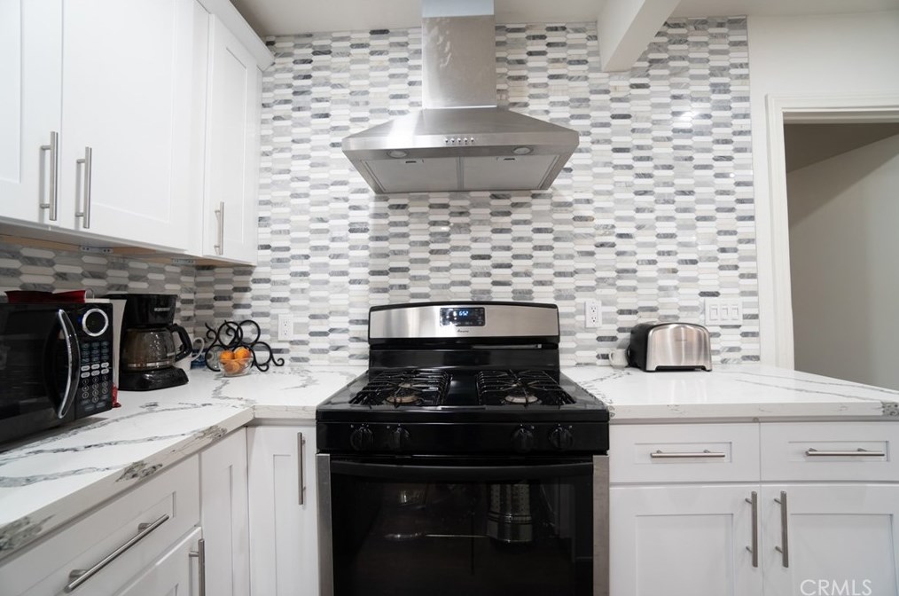 2925 Phelps Ave, Los Angeles CA  90032-2744 exterior