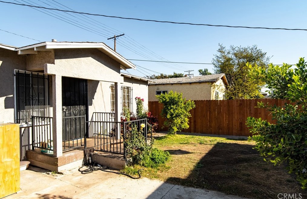 1739 56th St, Los Angeles CA  90062-2730 exterior