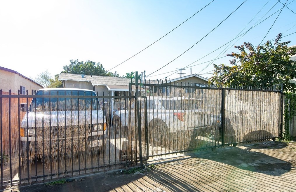 1739 56th St, Los Angeles CA  90062-2730 exterior