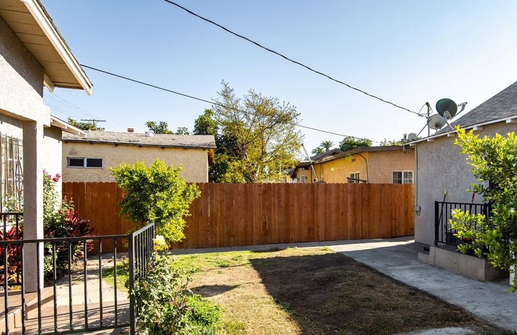 1739 56th St, Los Angeles CA  90062-2730 exterior
