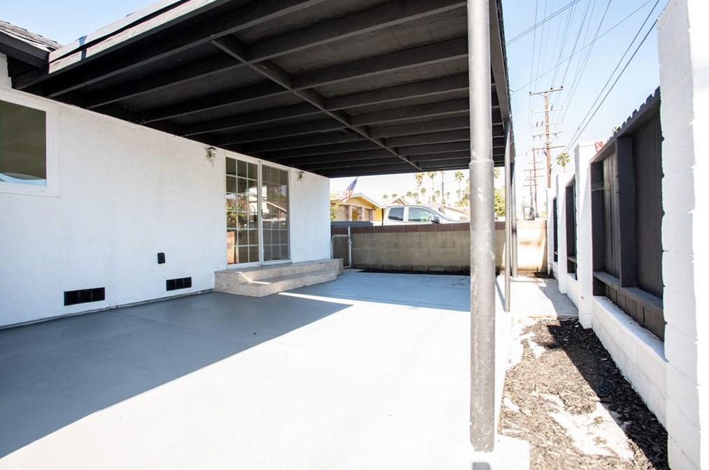 3687 5th St, Los Angeles CA  90020-2810 exterior