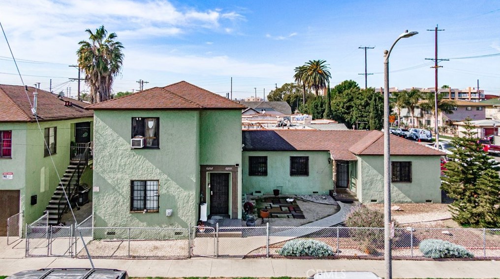 6203 Harvard Blvd, Los Angeles CA  90047-1409 exterior