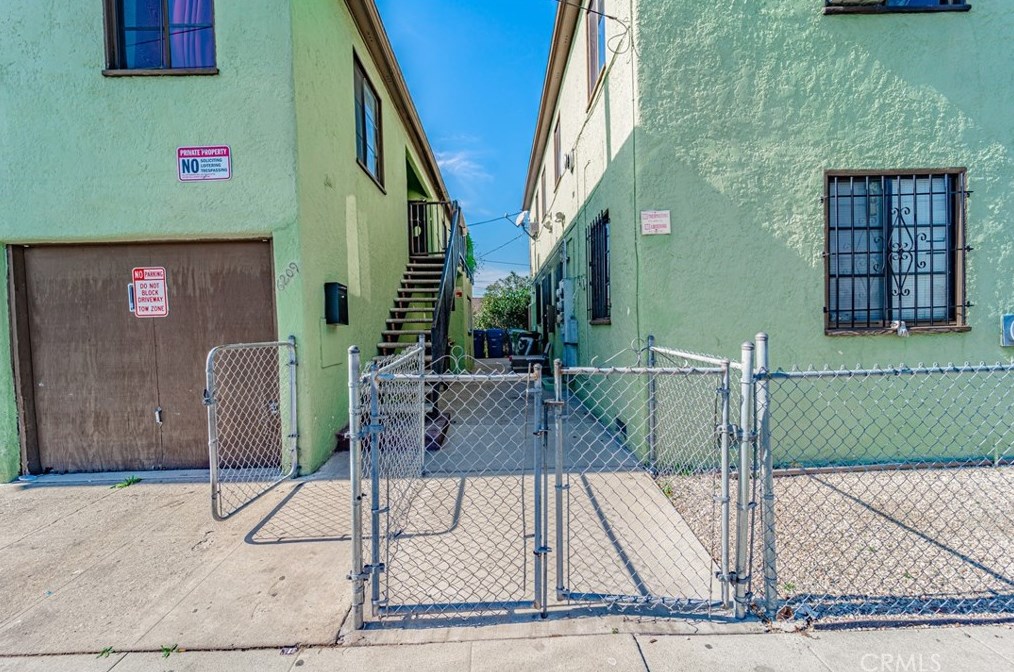 6203 Harvard Blvd, Los Angeles CA  90047-1409 exterior