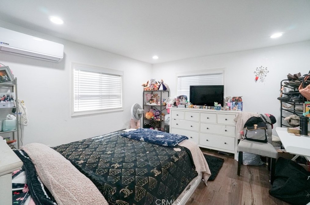 3925 2nd St, Los Angeles CA  90004-5310 exterior