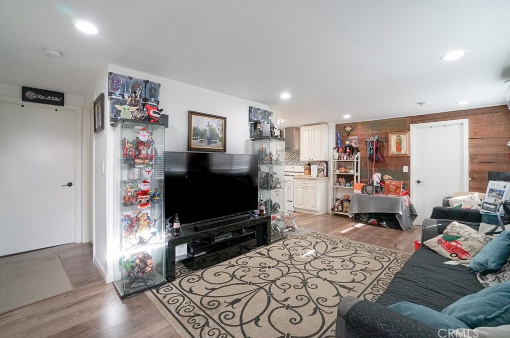 3925 2nd St, Los Angeles CA  90004-5310 exterior