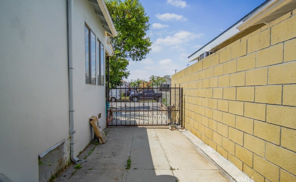 6023 Hereford Dr, Los Angeles CA  90022-5311 exterior
