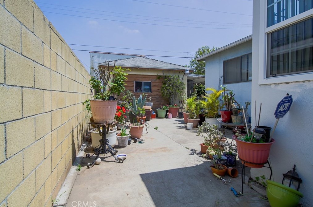 6023 Hereford Dr, Los Angeles CA  90022-5311 exterior