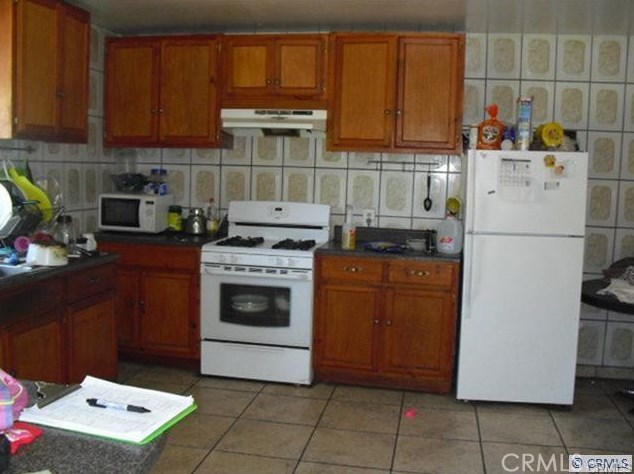 1632 83rd St, Los Angeles CA  90001-3908 exterior